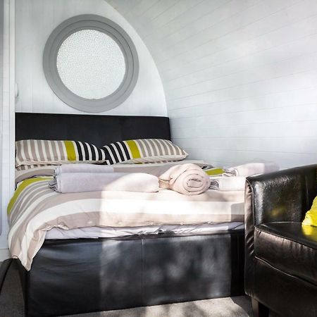 Buttles Glamping Pod Hotel Saundersfoot Kültér fotó